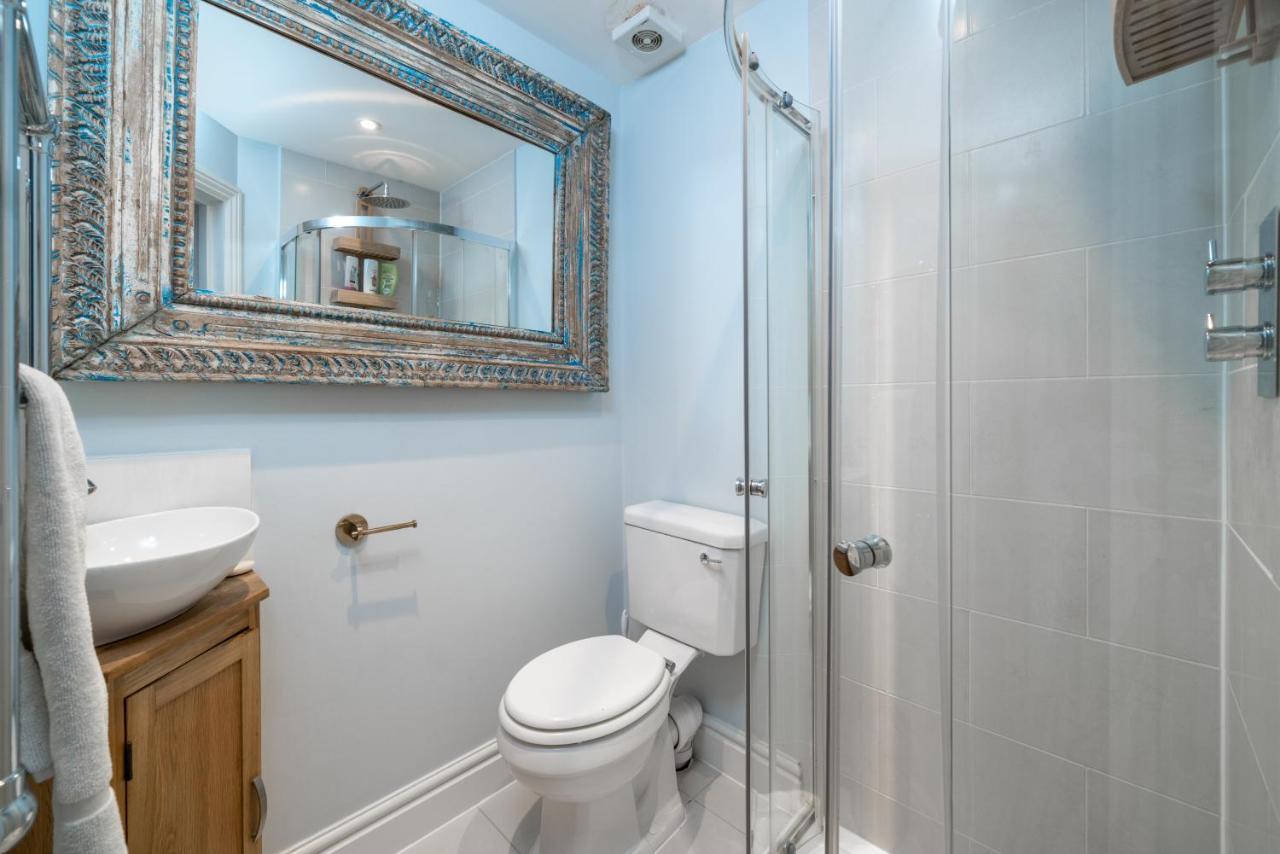 Casa de férias Joivy Splendid 4 Bed, 4 Bath House With Garden, Shepherds Bush *
