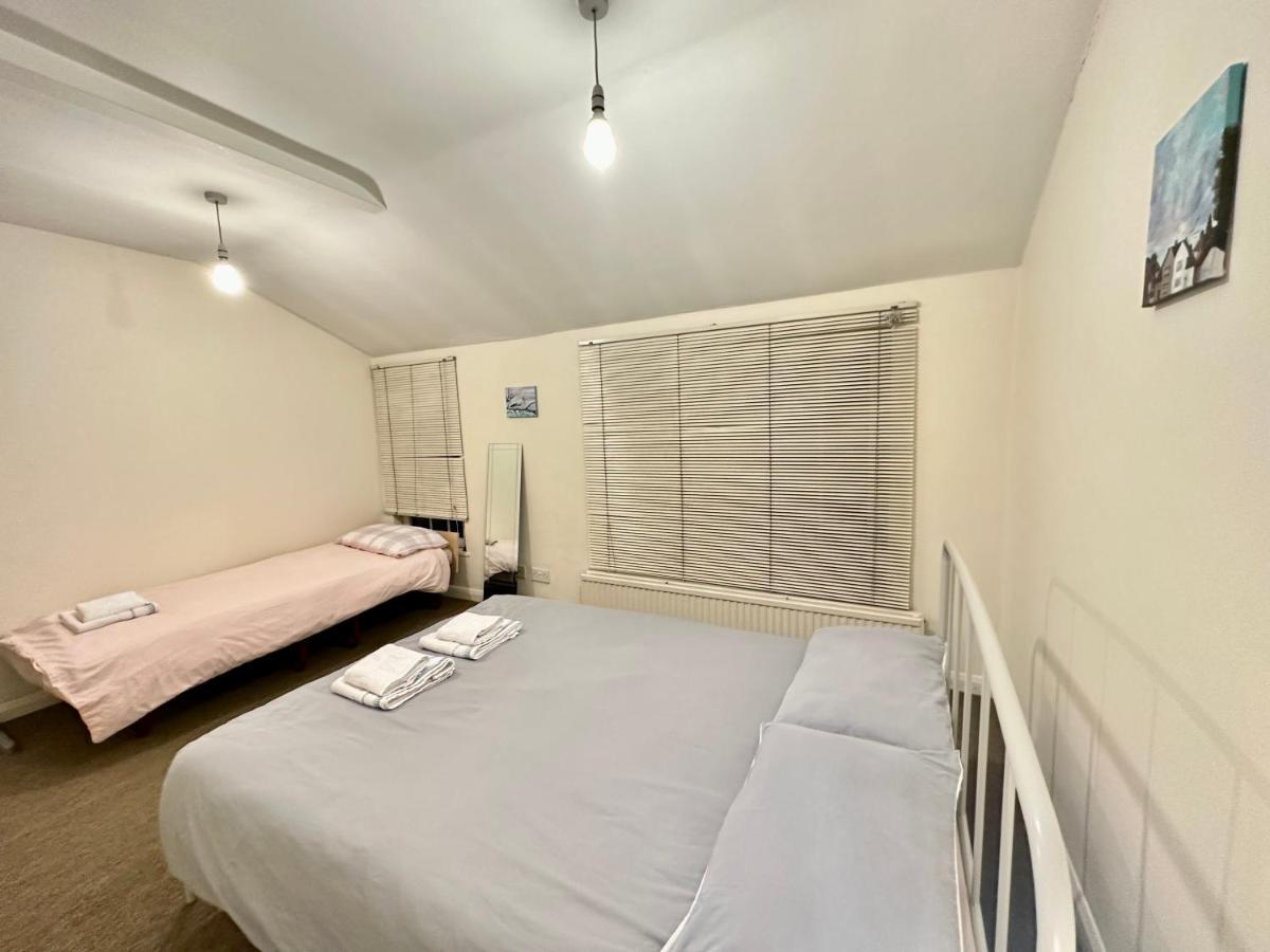 Private In Paddington, *