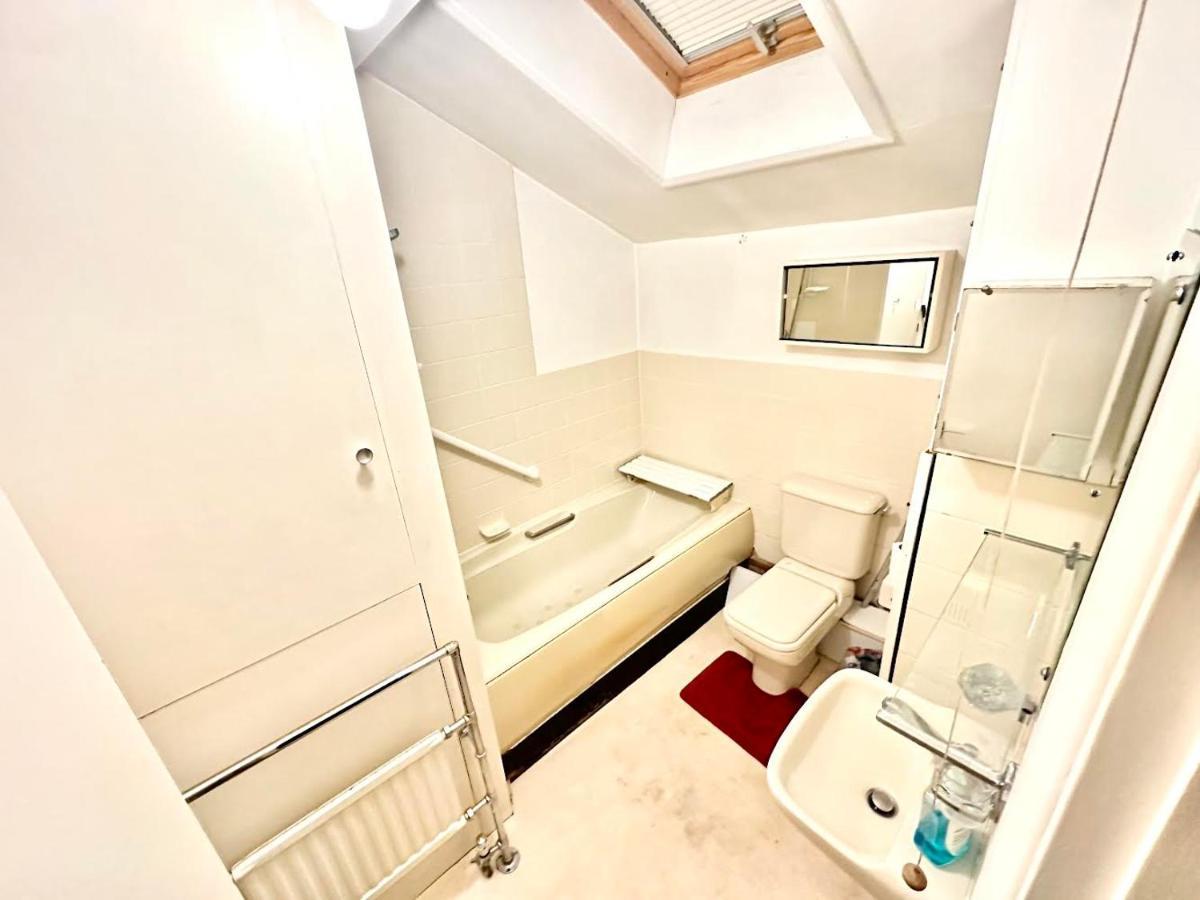 Private In Paddington, * Londres