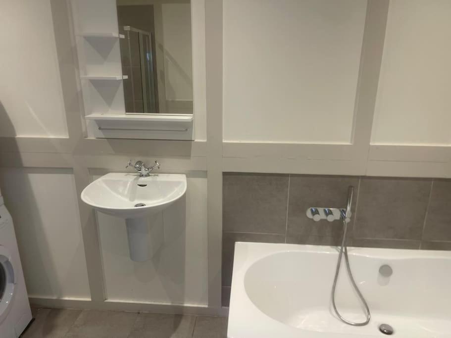 Spacious 2 Bedroom In The Heart Of Soho. Londen