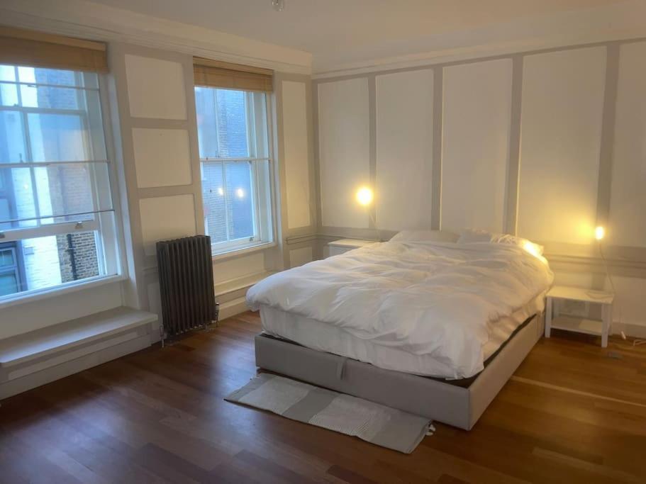 Spacious 2 Bedroom In The Heart Of Soho.