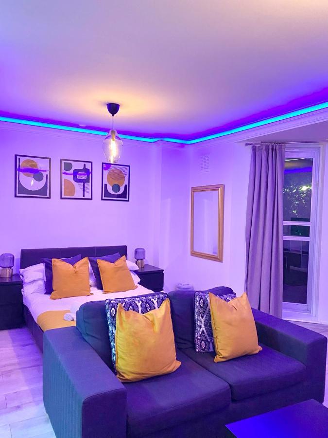 Apartment Centrally Located Studio With Balcony And 24-7 Security