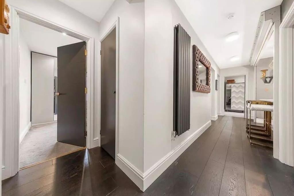 Location In - Kings Road 3-bed With Terrace, Ac & Netflix Appartement *