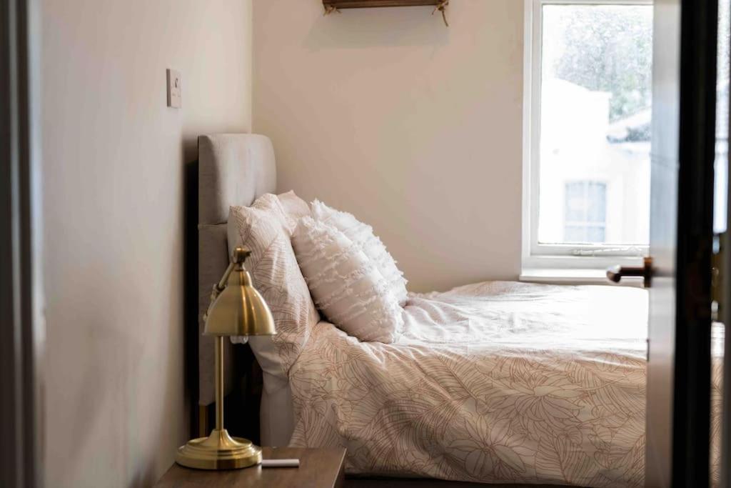 Location In - Kings Road 3-bed With Terrace, Ac & Netflix * Londen