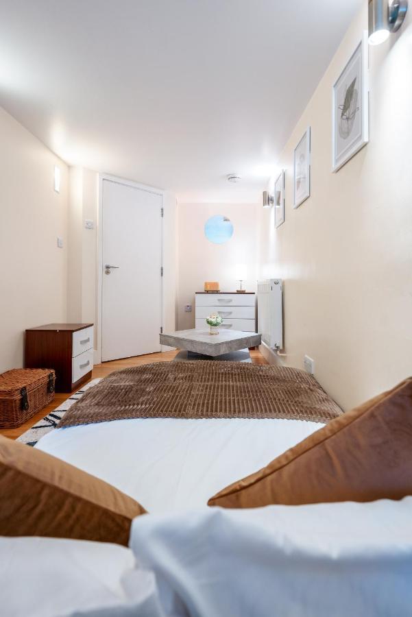 Immaculate 3-bed House In Casa de férias Londres
