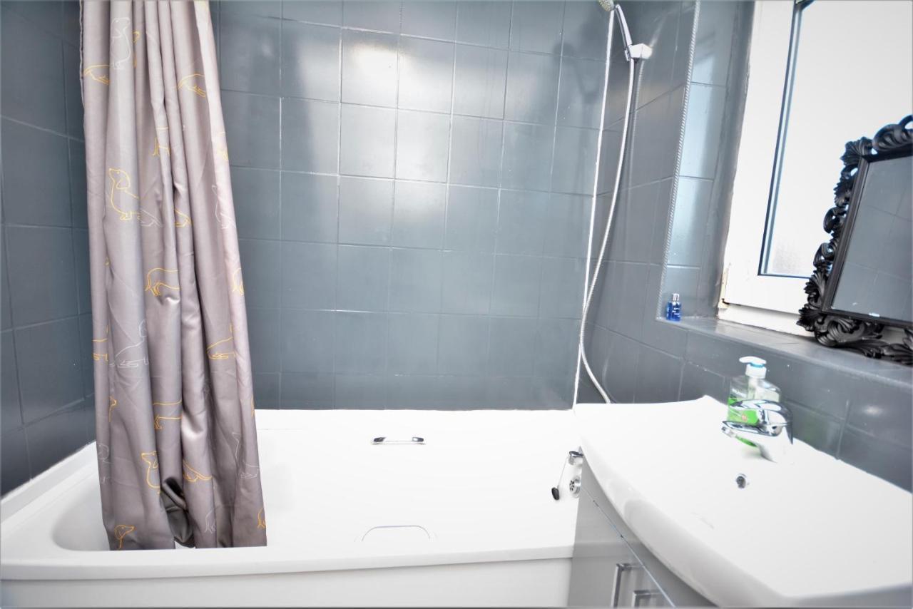 2 Bedroom Near Excel Exhibition Centre * London