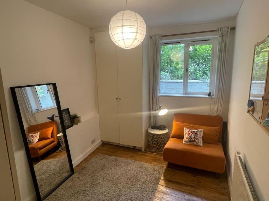 Lovely 2-bed With Patio Near Camden Londres