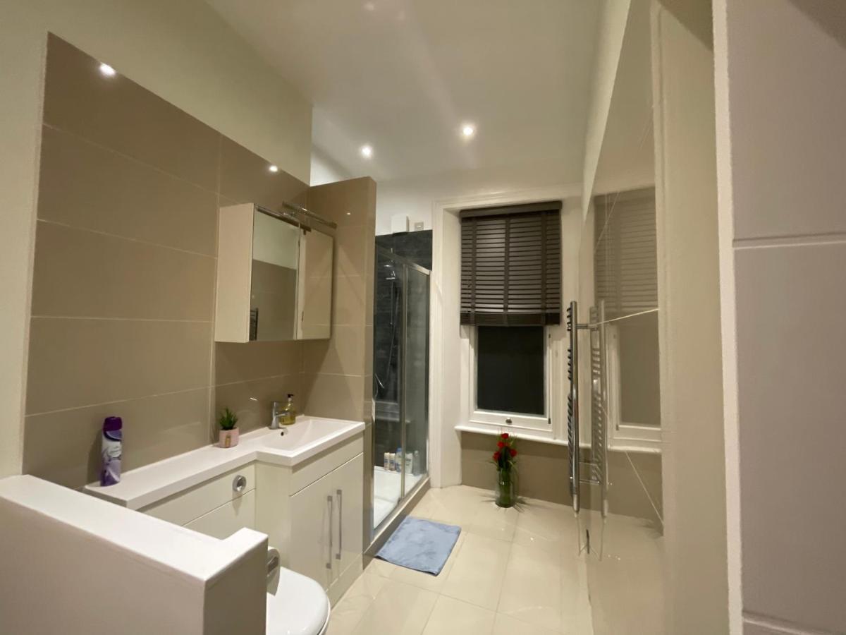 Apartamento Modern & Elegant Central Two Minutes From Train Station *