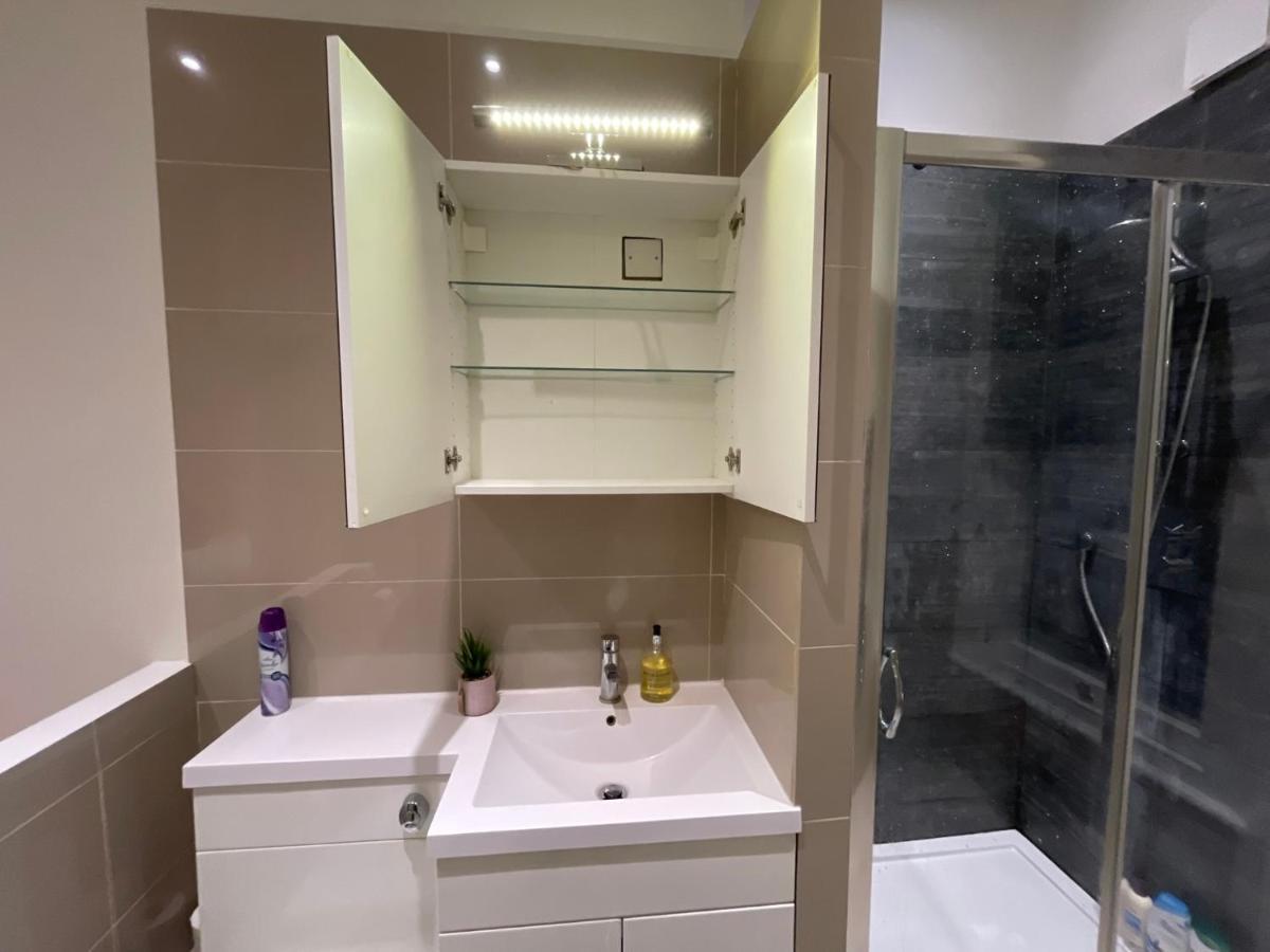 Modern & Elegant Central Two Minutes From Train Station * Londres