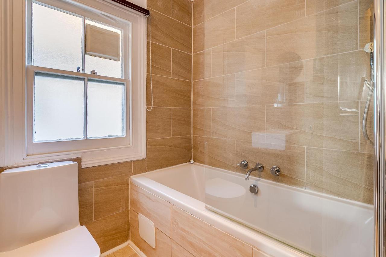 Lovely Place, Perfect For Family And Business Travellers Ideally Located Between The Commons Londres