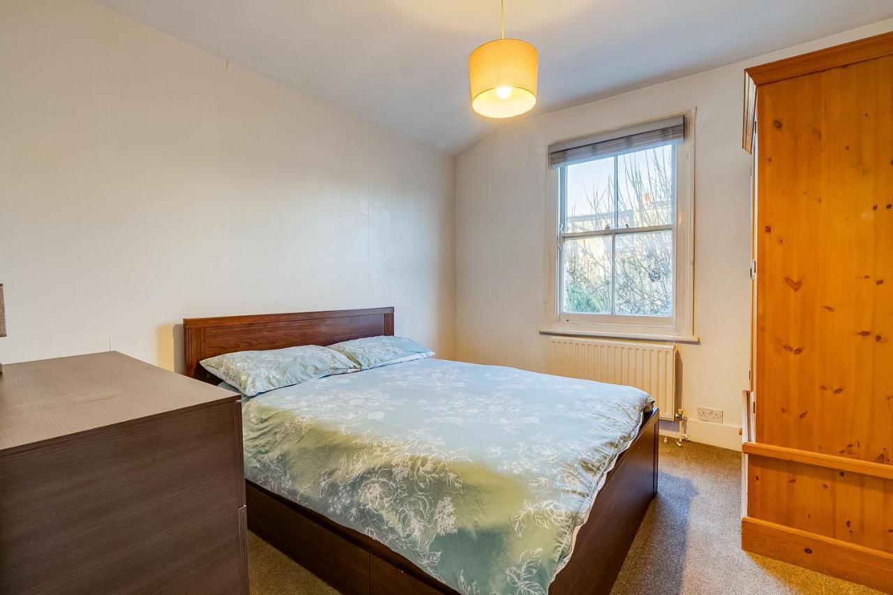 Lovely Place, Perfect For Family And Business Travellers Ideally Located Between The Commons