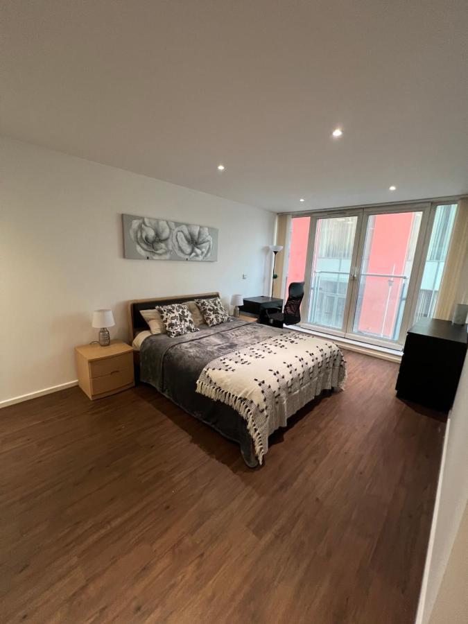 Royal Victoria Flat2 *
