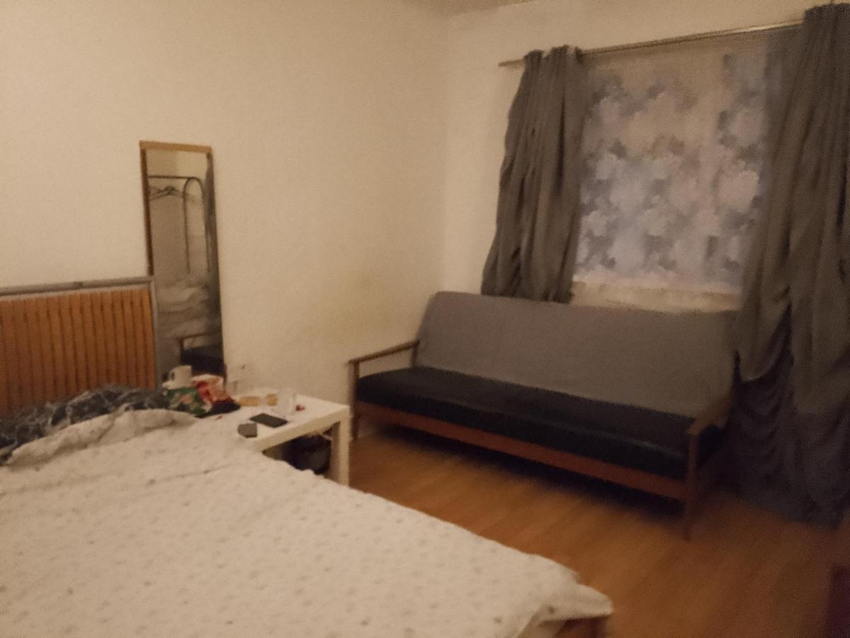 Private In 3 Bedroom Flat!! Auberge de jeunesse