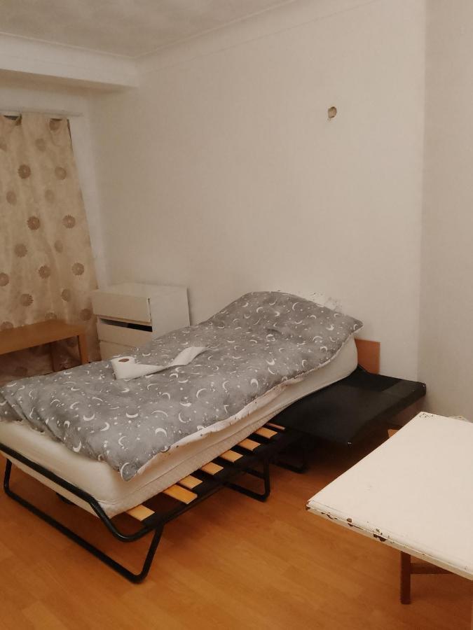 Private In 3 Bedroom Flat!! Auberge de jeunesse Londres