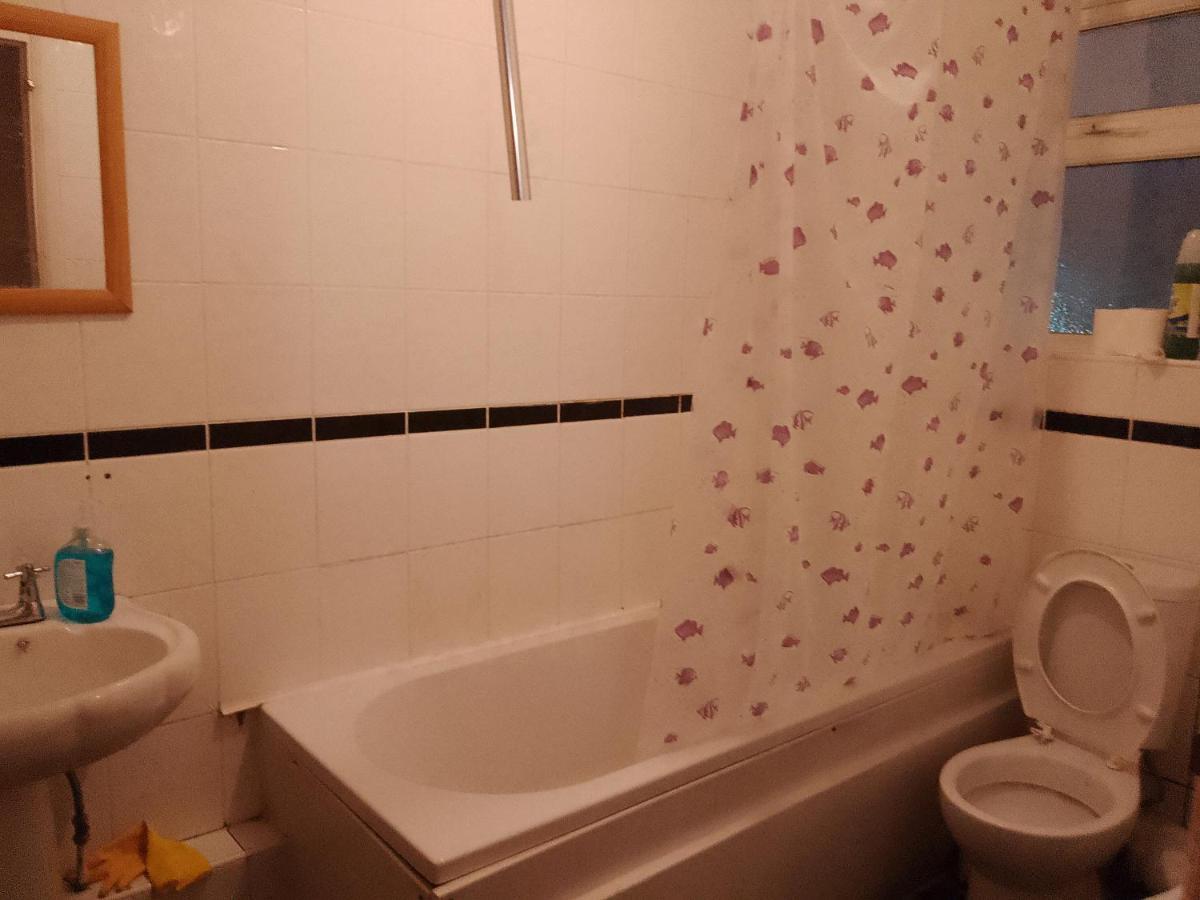 Private In 3 Bedroom Flat!! Auberge de jeunesse