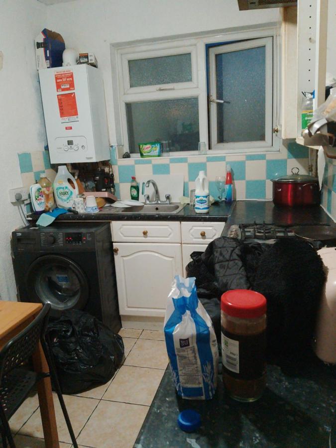 Private In 3 Bedroom Flat!! *