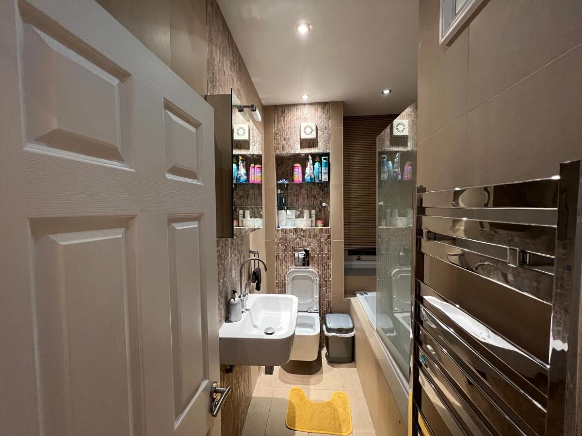 Luxury Specious In Central Pensión *