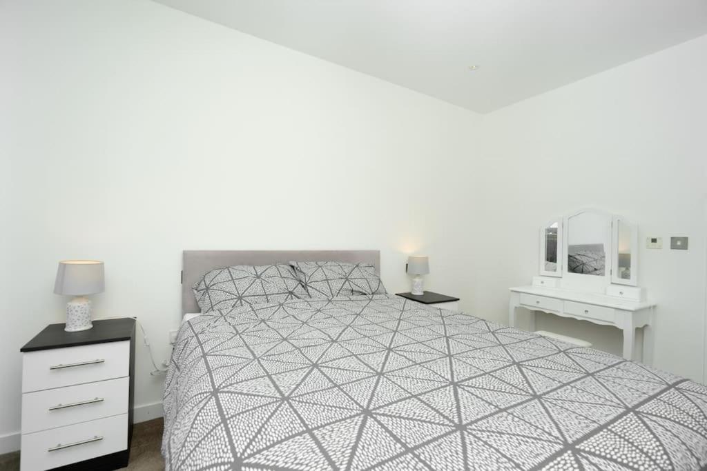 Modern 1-bed Aldgate East * Londres