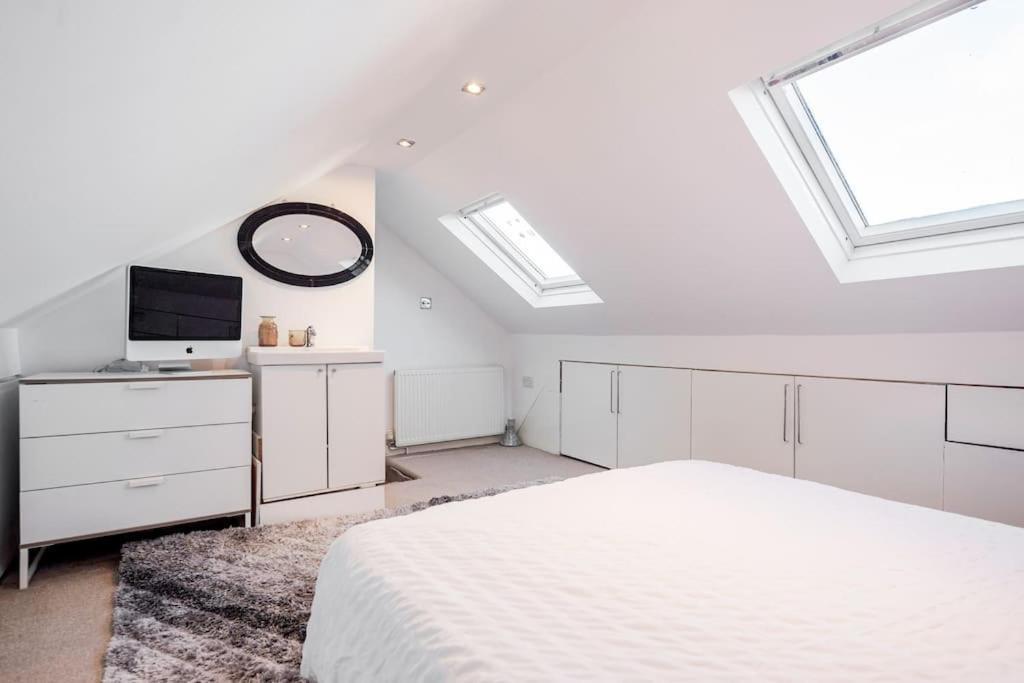 Spacious 5 Bed, 2 Bathrooms House With A Private Garden * Londen