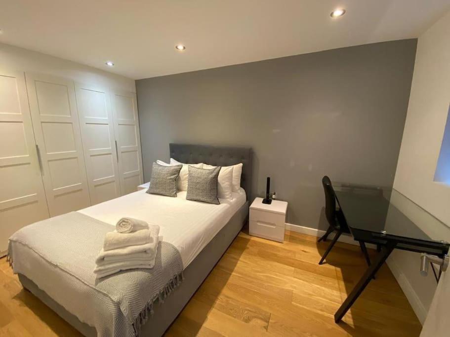 A Beautiful And Cozy In The Heart Of Londres