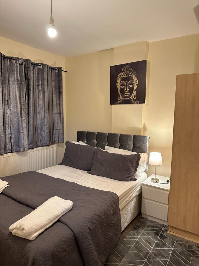 Amazing And Lovely 2- Bedroom First Floor Flat * Londres