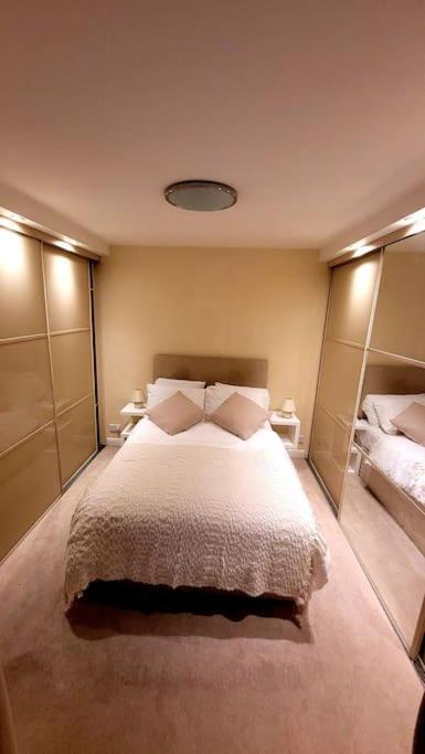 Spacious 2 Bedroom Flat In Baker Street *