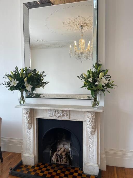 Apartamento Stunning Grand 2 Bed, 2 Bath Apartment, Londres