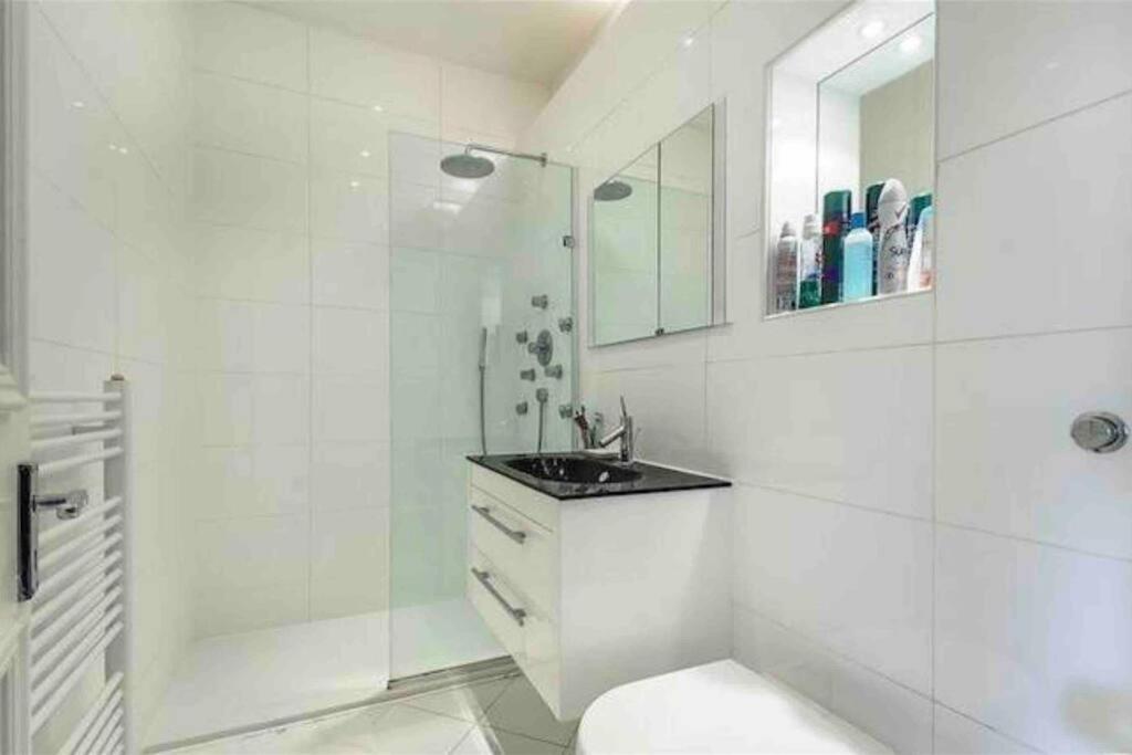 Apartamento Stunning Grand 2 Bed, 2 Bath Apartment, *