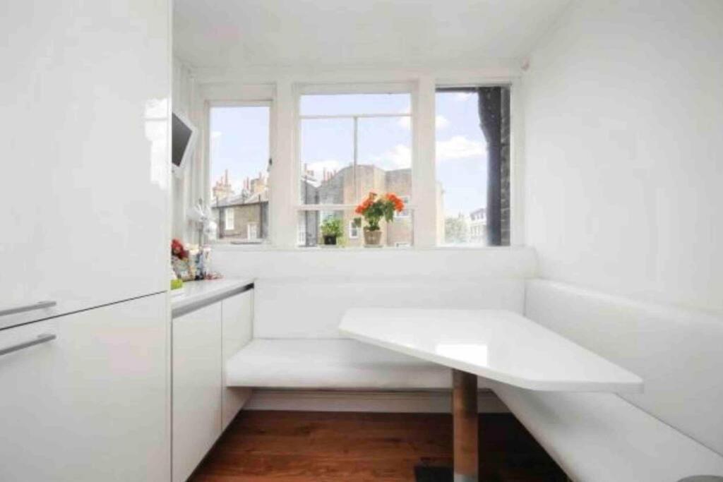 Apartamento Stunning Grand 2 Bed, 2 Bath Apartment, Londres