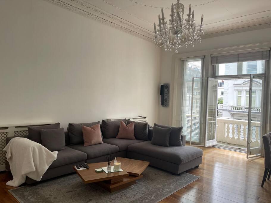 Apartamento Stunning Grand 2 Bed, 2 Bath Apartment,