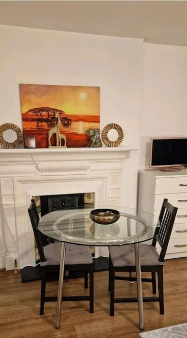 Private Spacious Studio Ealing 2 Mins From Tube Londres