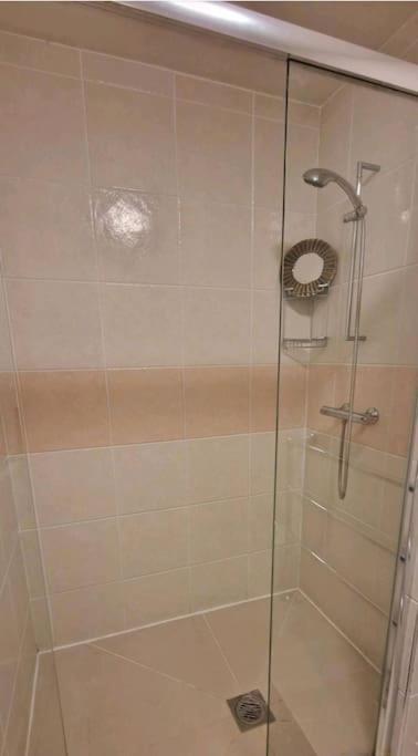 Appartement Private Spacious Studio Ealing 2 Mins From Tube *