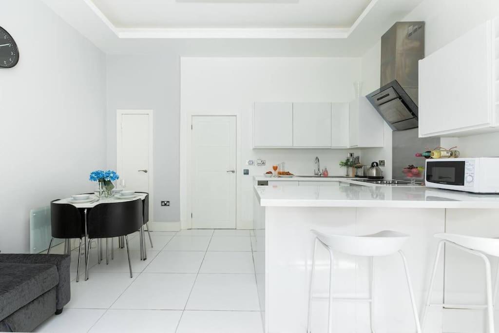 Lovely One-bedroom In Paddington Bayswater. Apartamento *