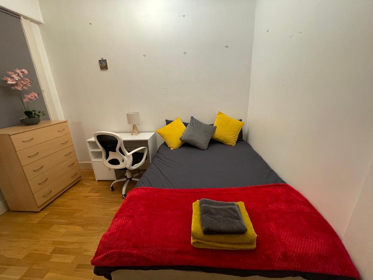 Cozy & Spacious 2 Mins Away From Train Station * Londres