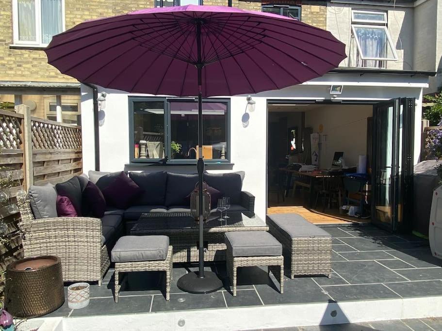 Three Bedroom Family With Garden In Walthamstow Hébergement de vacances *