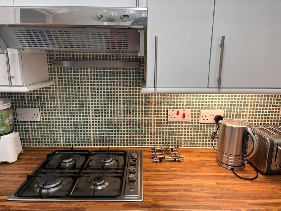 2 Bed Flat In Canning Town Apartamento