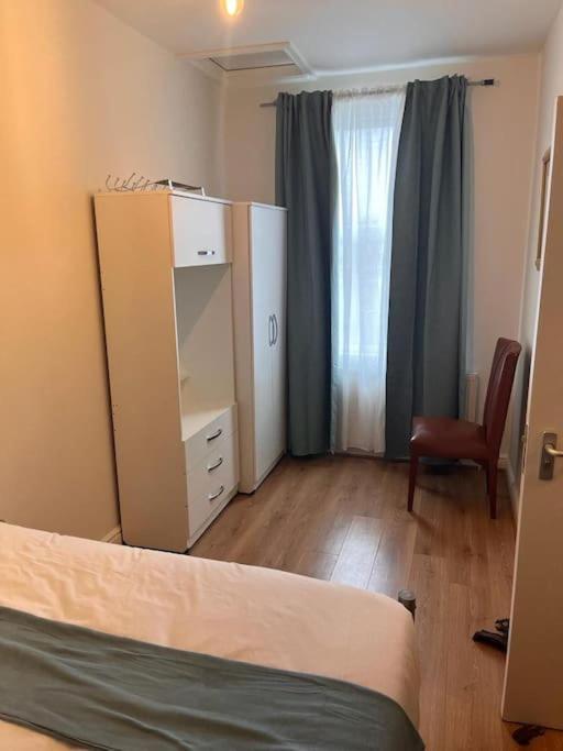 2 Bed Flat In Canning Town * Londres