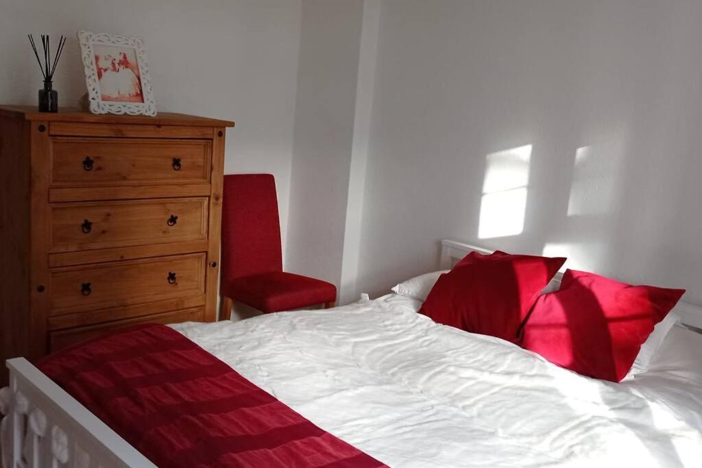 Sunny And Spacious Flat In Nw3 Apartamento Londres