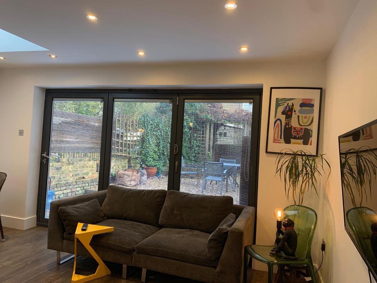 2 Bedrooms With Private Garden Walking Distance To Underground Ideal For Families London