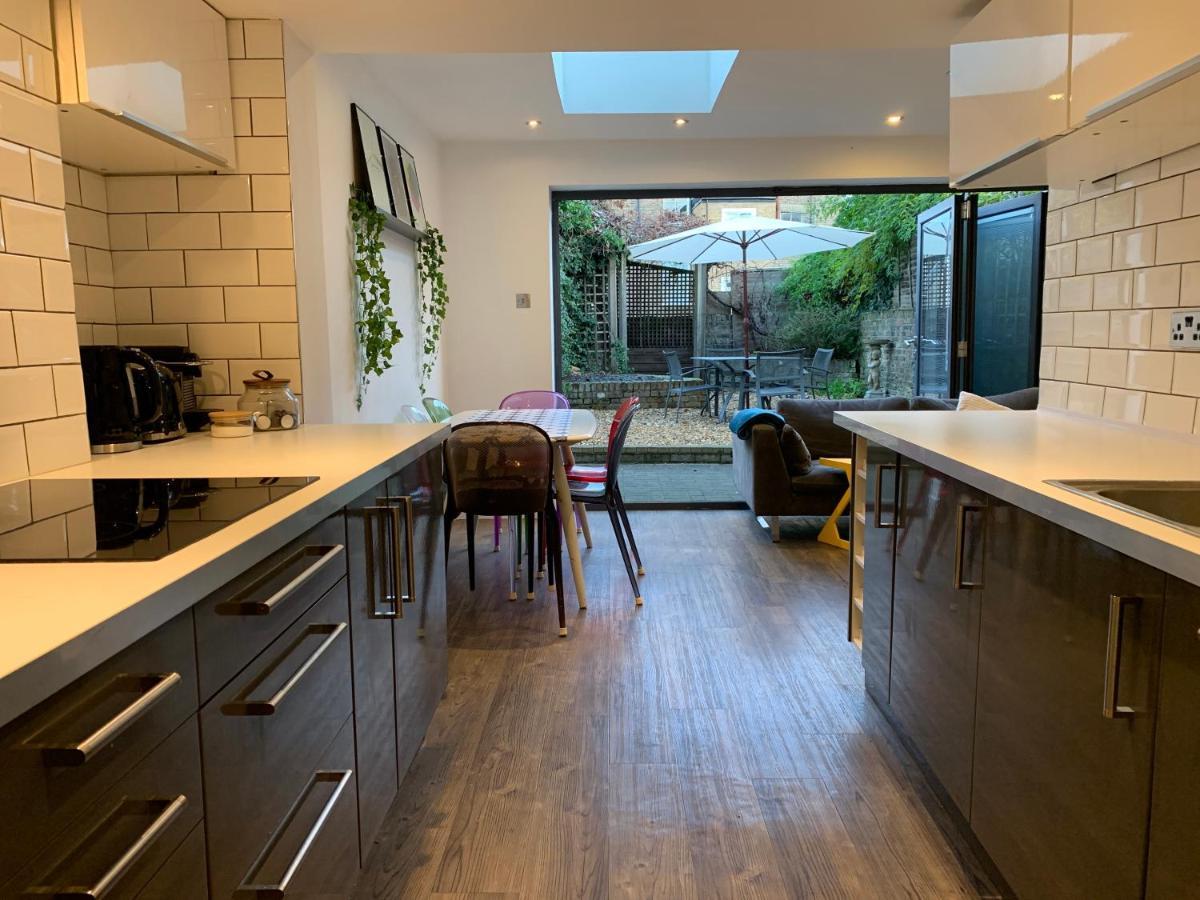 Apartment 2 Bedrooms With Private Garden Walking Distance To Underground Ideal For Families *