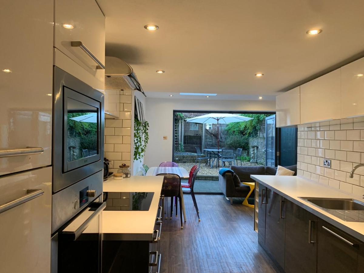 Apartment 2 Bedrooms With Private Garden Walking Distance To Underground Ideal For Families