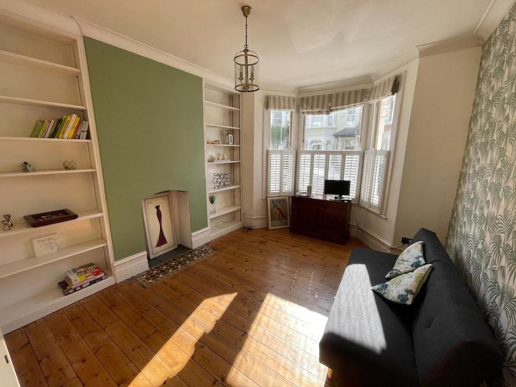Beautiful Ground Floor Garden Flat *