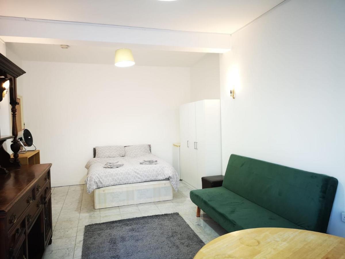 Homestay Large Spacious In Zone 2 London