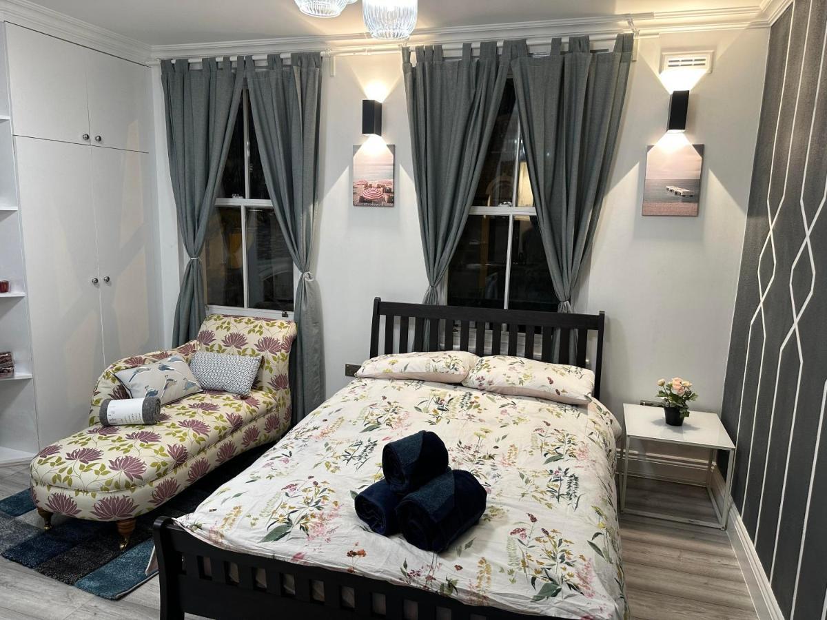 Fabulous To Acton Town Apartamento Londres