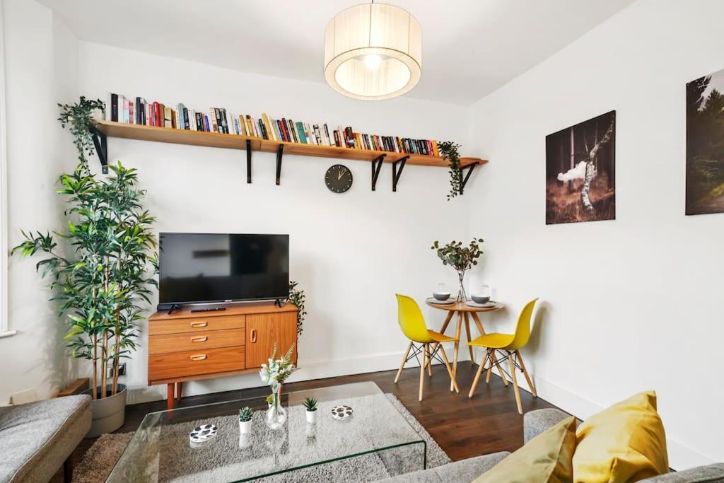 2 Bed Garden Flat Leyton Village Appartement Londen