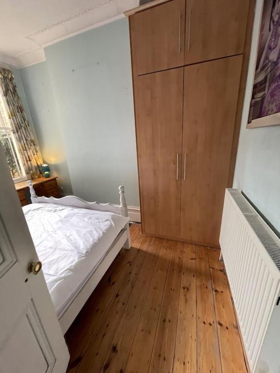 Apartment Beautiful Ground Floor Garden Flat London
