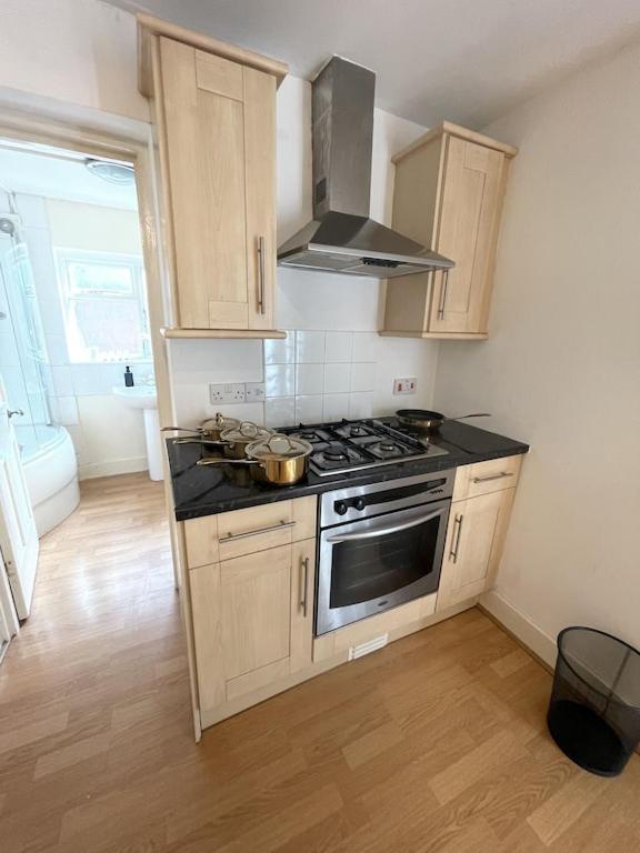 Beautiful Ground Floor Garden Flat *