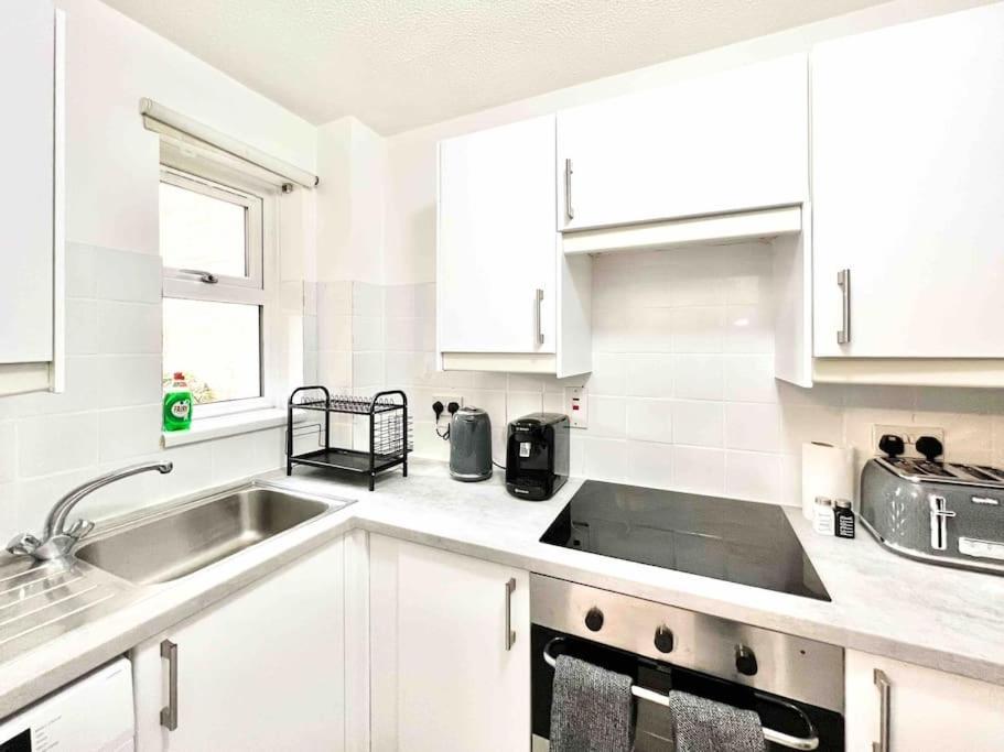Free Parking - Business Or Relocation - Weekly Or Monthly - 4 Guests By Hofin Stays Short Lets & Serviced Appartement