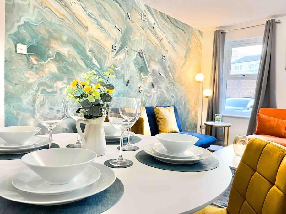 Free Parking - Business Or Relocation - Weekly Or Monthly - 4 Guests By Hofin Stays Short Lets & Serviced Appartement *
