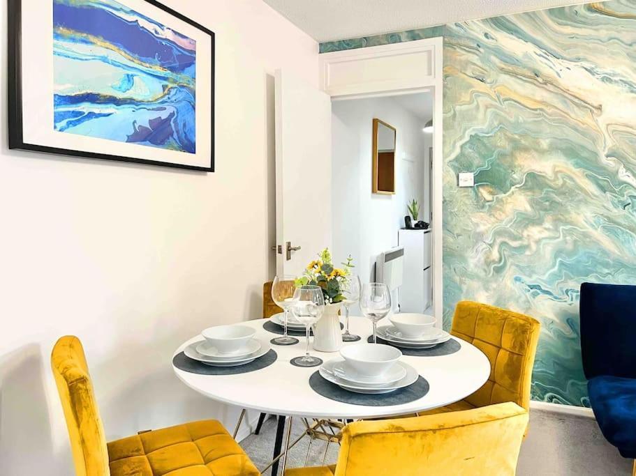 Free Parking - Business Or Relocation - Weekly Or Monthly - 4 Guests By Hofin Stays Short Lets & Serviced *